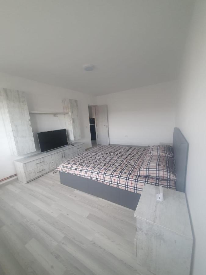 Apartament Nicole Curtea De Arges Luaran gambar