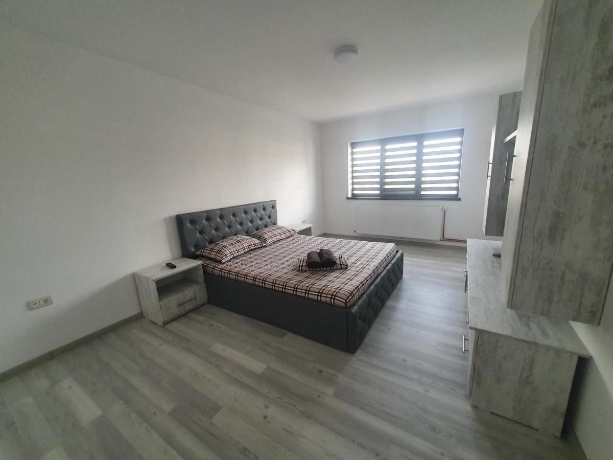 Apartament Nicole Curtea De Arges Luaran gambar